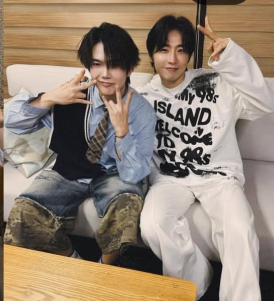 urluvesopita's tweet photo. Le diré a mi novio, que ellos son sus suegros 🫶💗😭
(no había visto esas fotos, wave suelta mas o te funo) 
#Wavebuild https://t.co/mWw0fuxLdU