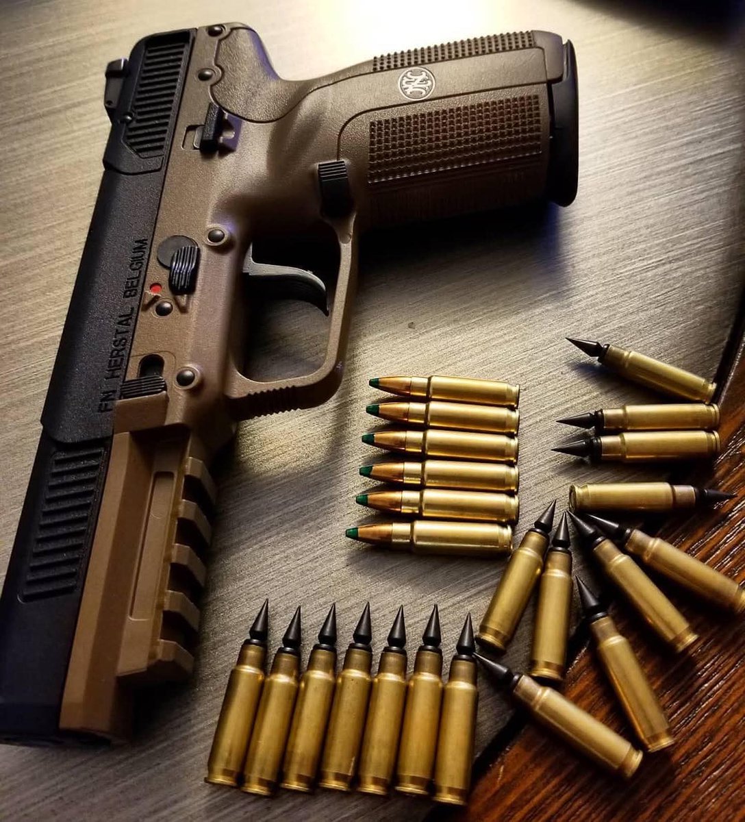 GunsFanatics's tweet image. 