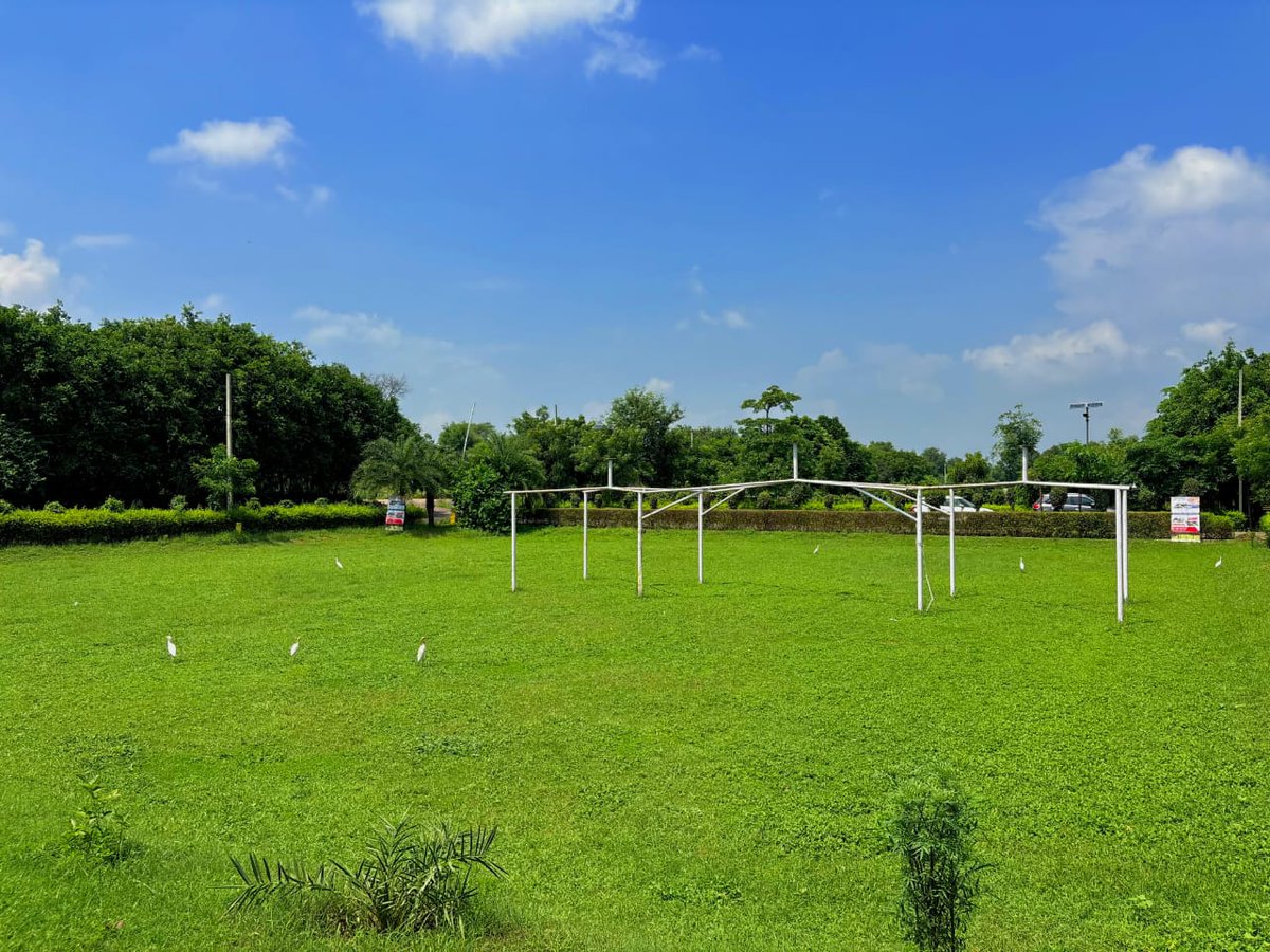 HaritVatika's tweet photo. Premium residential plots on Yamuna Expressway, Noida—perfect for your dream home and high-growth investment.

✔️ Prime location near Noida International Airport (Jewar)

#HaritVatikaProjects #ResidentialPlots #YamunaExpressway #PlotsNearJewarAirport
#NoidaInternationalAirport https://t.co/NcNimD9n8s