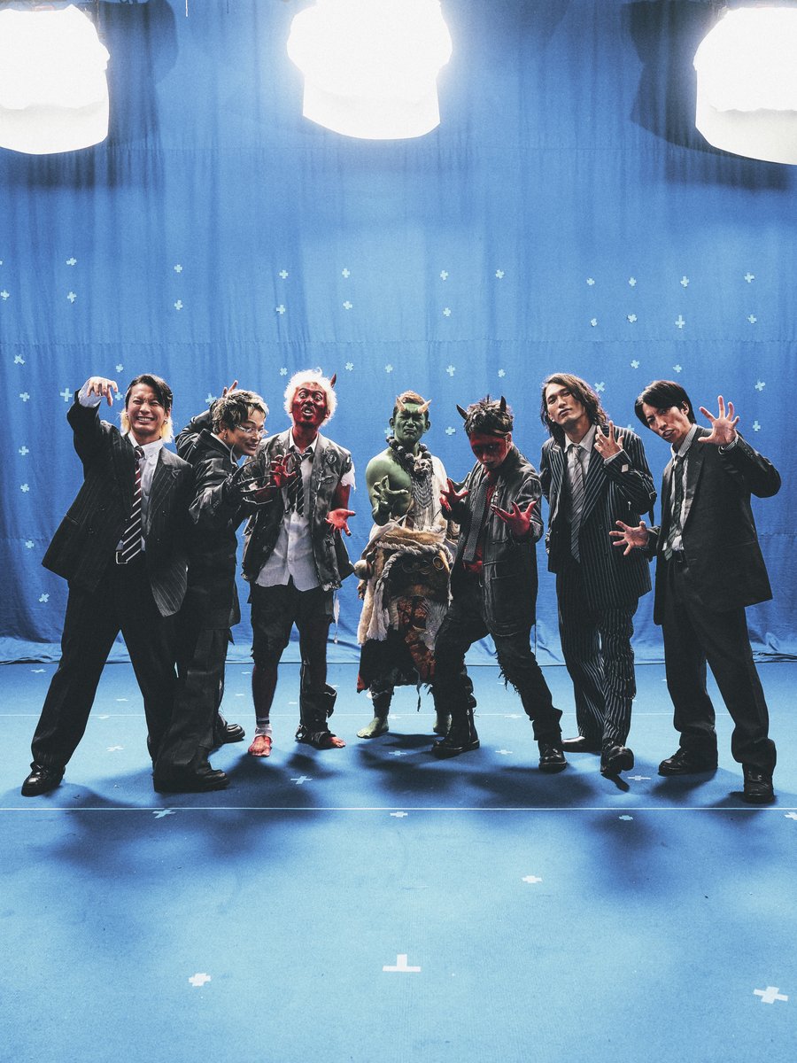 oral_official's tweet photo. 「ERASE」Music Video撮影現場にて📸

TOSHI-LOWさん（BRAHMAN）、MAHさん（SiM）、169 イチローさん（SPARK!!SOUND!!SHOW!!）さんはじめ、出演してくださったみなさん、制作チームのおかげで良い作品になりました！
まだMVをご覧になっていない方はぜひご覧ください👹😈💥

▼Music Video
https://t.co/miUyRmL8hB

photo by @ryotalaw 
@tacticsrecords 
@SiM_Official @MAHfromSiM
@susasiii @spark_ichiro
@nube_ani
#オーラル_ERASE
#ぬーべーアニメ
#HellTeacher