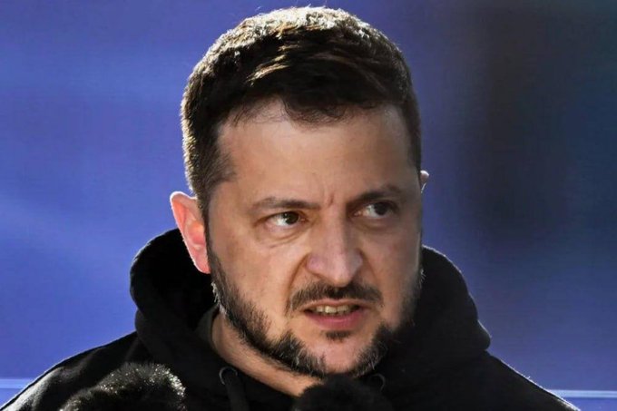 Im Auftrag der EU zog er los Russland nach 85 Jahren nun endlich zu vernichten. Sie sagten ihm, mit unseren Waffen, unserem Geld und mit unseren Sanktionen siegst du in drei Wochen!
Vier Jahre später liegt die Ukraine in Trümmern!