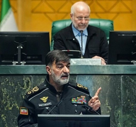 تجربه نشون داده هر کی با انگشت این شکلی با مردم حرف زده، کلا دستش قطع شده
حالا هر چی صلاحه

راستی ما #فرزندان_پرچم از امروز با #پرچم_شیر_و_خورشید برای رهایی ایران از زنجیرهای سیاسی و اقتصادی وارد میدان خواهیم شد
انقد 🤏 مونده تا سقوط رژیم ج ا