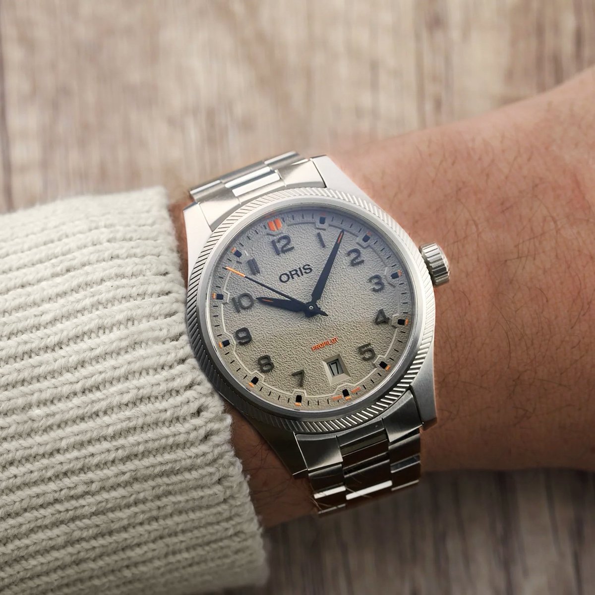 THE PILOT'S CALLING  ✈️  Meet the new #Oris ProPilot Date: rugged, practical, aviation-chic. Seamless-fit straps, textured dial, jet-age vibes.

allwatches.com.sg/oris-new-propi…

#AllWatches #OrisWatch #OrisWatches #OrisPropilot  #OrisPropilotDate  #PilotWatch #AviationWatch #ToolWatch