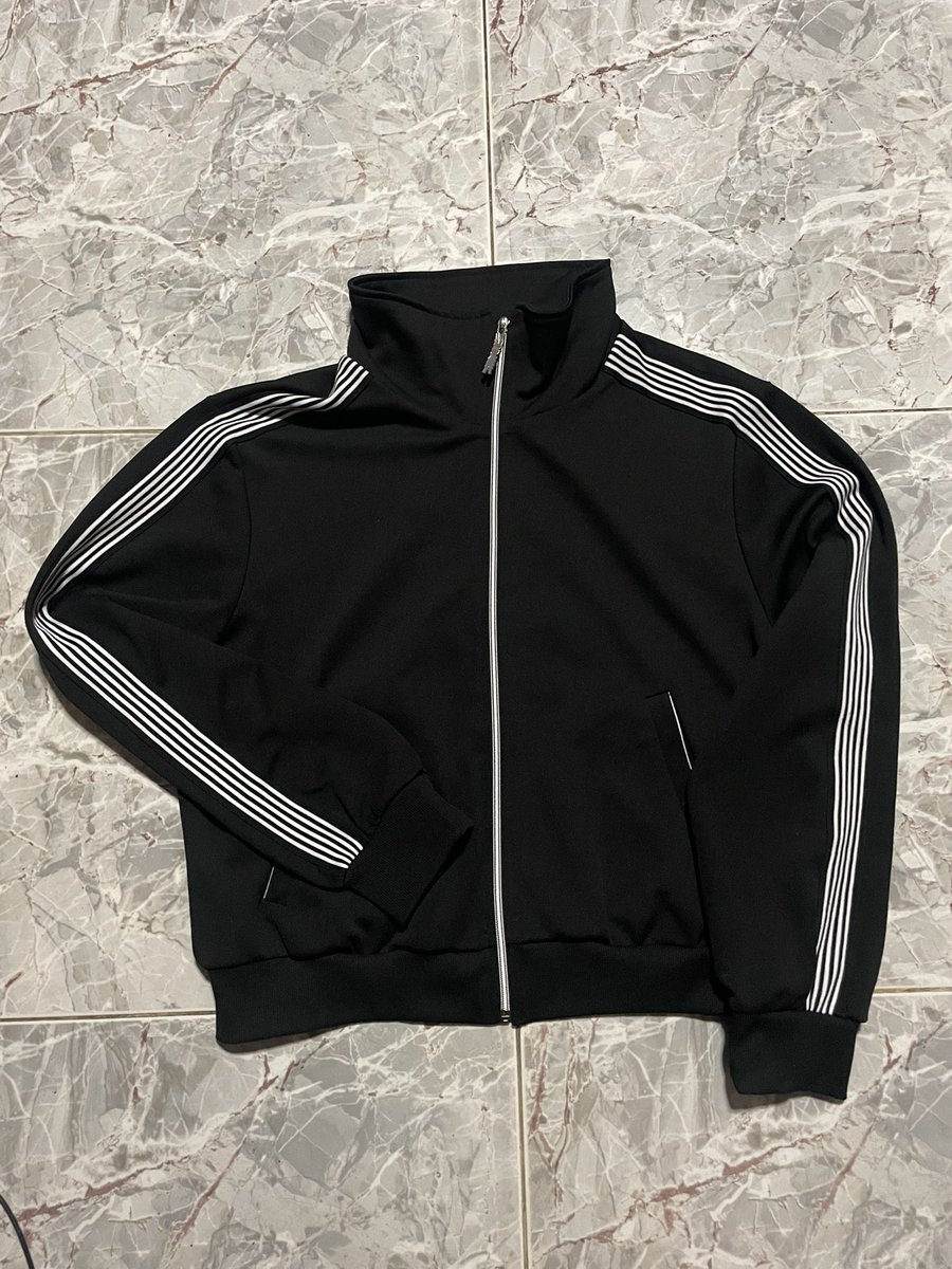 fo_olk's tweet photo. ปล่อยต่อ LE SSERAFIM Track Top (Black) Size L อก 50/29 500 รวมส่งครับ ไม่มีการ์ดนะครับ #ตลาดนัดlesserafim https://t.co/InSs0EJG3o