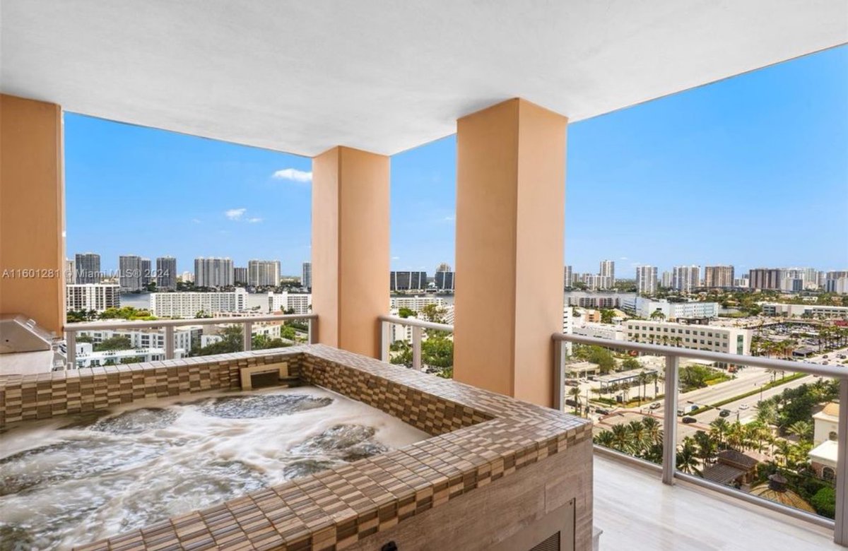 crypto.lady tweet media