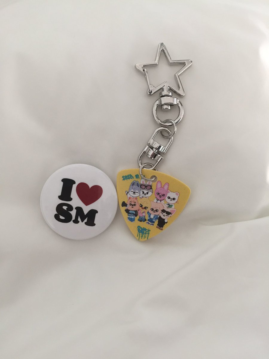 zeuimuu's tweet image. 스트레이키즈 스키즈 가관즈 숭민 민호 아이러브 핀뱃지 핀버튼 판매 

#rt 추첨 3분께 랜덤으로 직접 만든 아이러브 핀뱃지 보내드려요 !! (배송비 부담 가능하신 분만 ..) 

☆당발은 1/15일에 하겠습니다☆