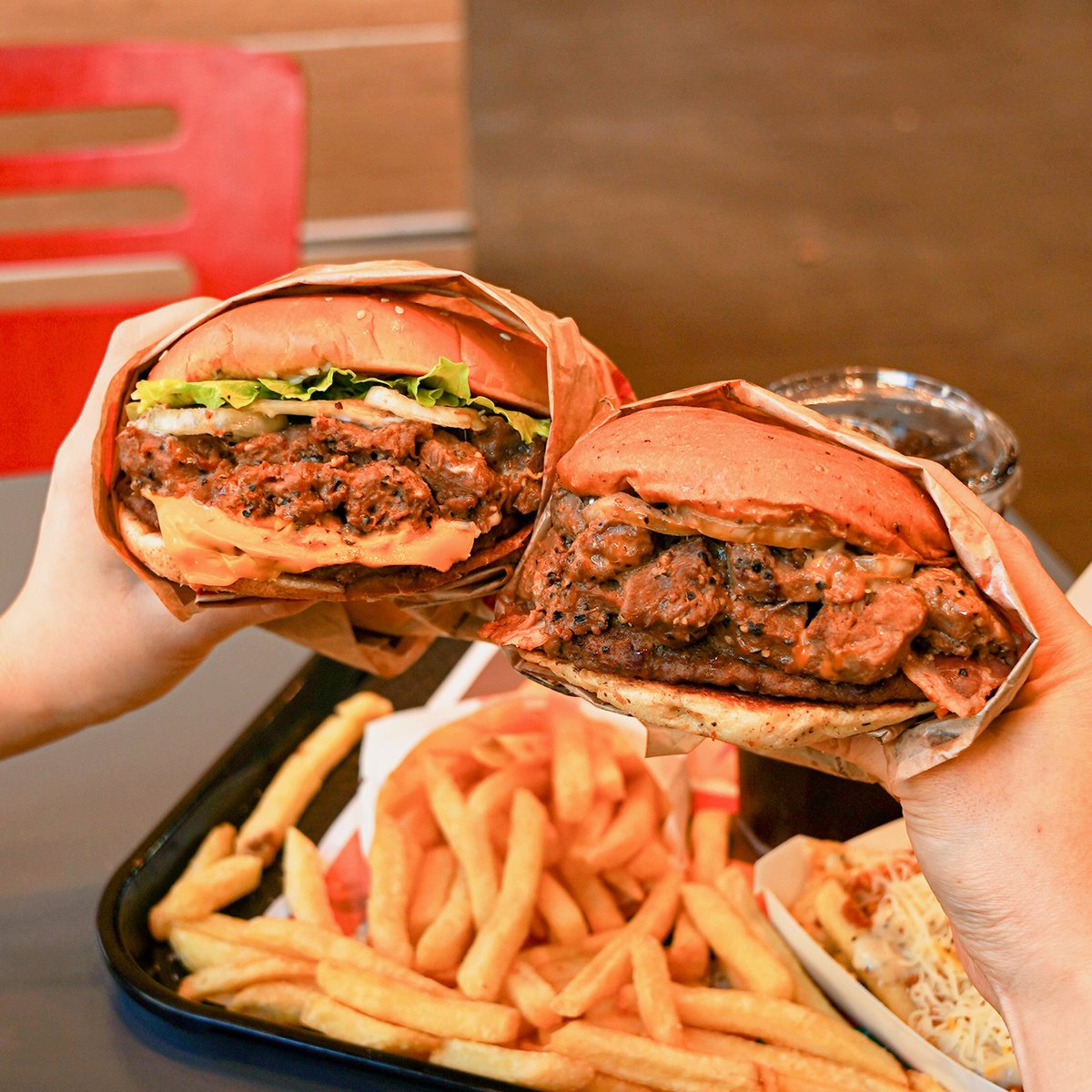 👅킹대리 시식 후기👅

NEW! 

콰트로페퍼 큐브스테이크 와퍼®
‣ 한입 먹는 순간 육즙 가득 큐브스테이크와
강렬한 후추의 풍미가 입안을 감싸는 맛

터프페퍼 큐브스테이크
‣ 스페셜 블랙 페퍼콘 브리오슈가 더해져
4가지 후추의 향이 한층 더 진하게 살아나는 맛

터프페퍼 치즈프라이
‣ 두 가지