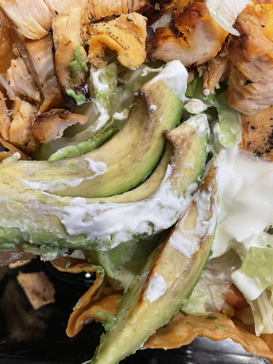 SleepyJean79's tweet photo. Waited in drive thru for 20 minutes only to get inedible avocado for $20. I’m getting over @ElPolloLoco fast 🤬 https://t.co/ar7V4cWfNl