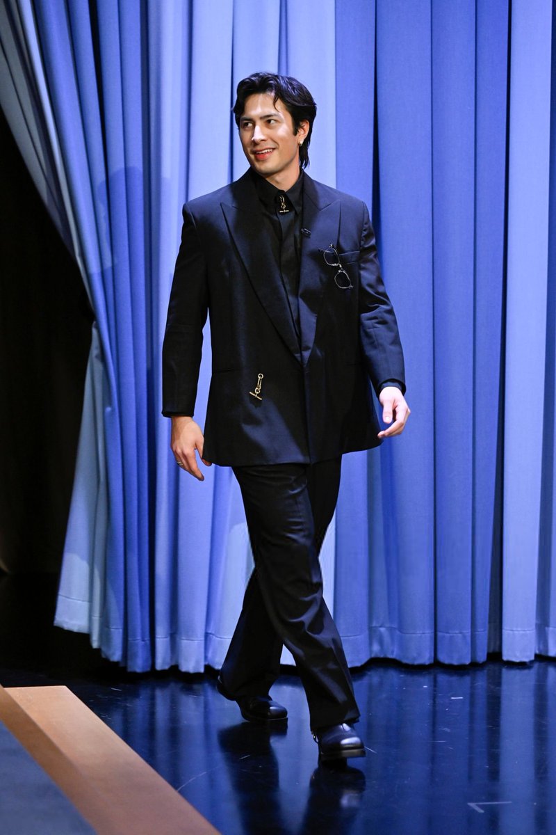 hudsonwupdates's tweet image. Hudson Williams on The Tonight Show with Jimmy Fallon (via NBC) #2
