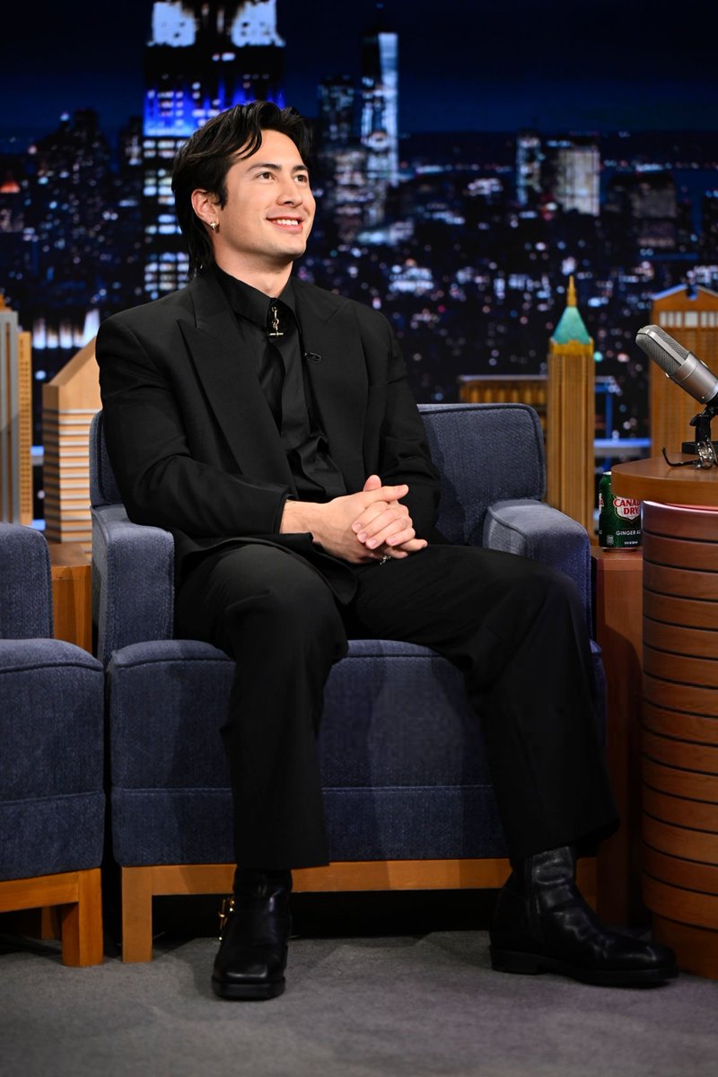 hudsonwupdates's tweet image. Hudson Williams on The Tonight Show with Jimmy Fallon (via NBC) #2