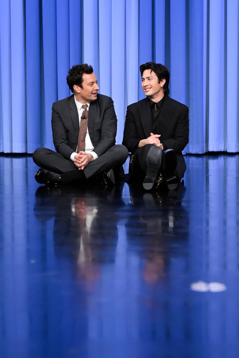 hudsonwupdates's tweet image. Hudson Williams on The Tonight Show with Jimmy Fallon (via NBC) #2