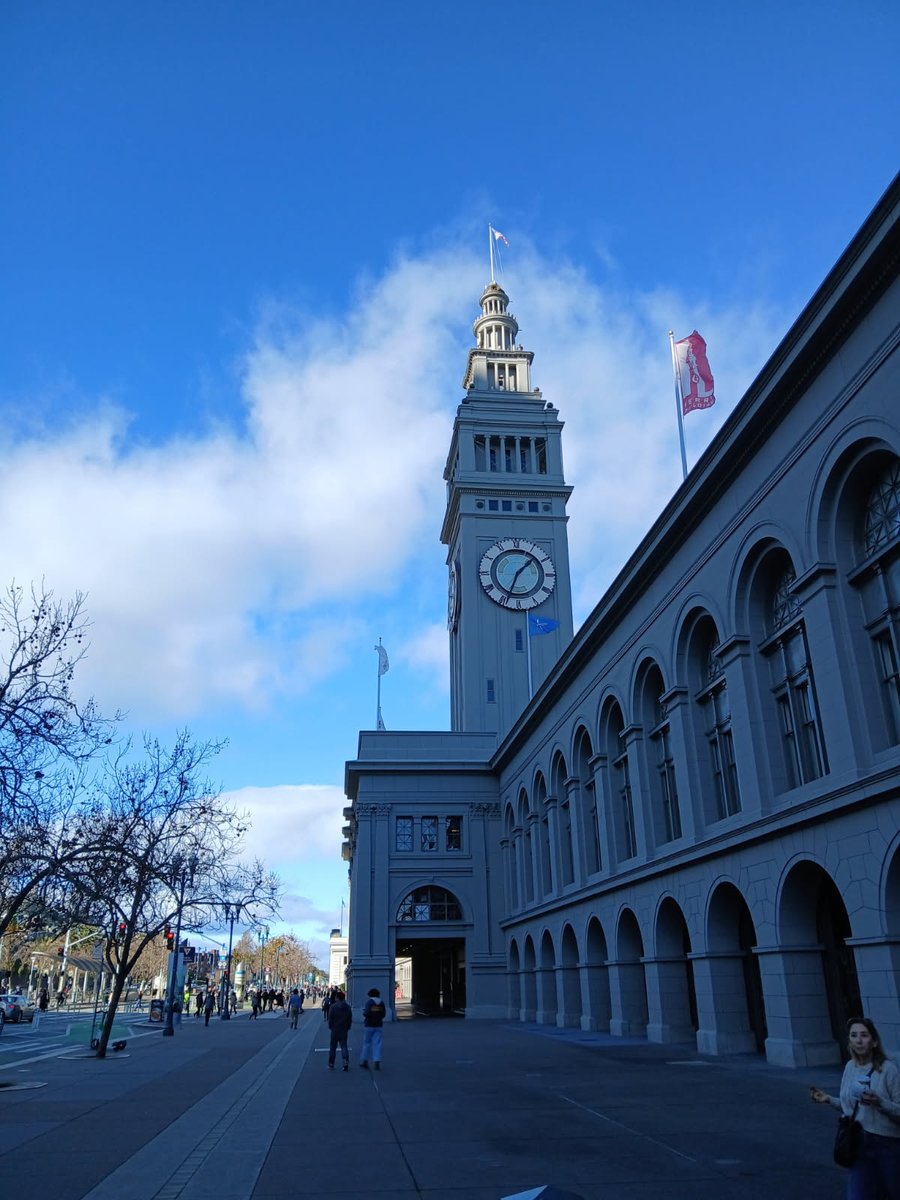 sxepunk3's tweet photo. The San Francisco ferry building is quite beautiful. Great day out. #SanFrancisco #ferry #ferrybuilding #waterfront https://t.co/AjT3oU7ffb