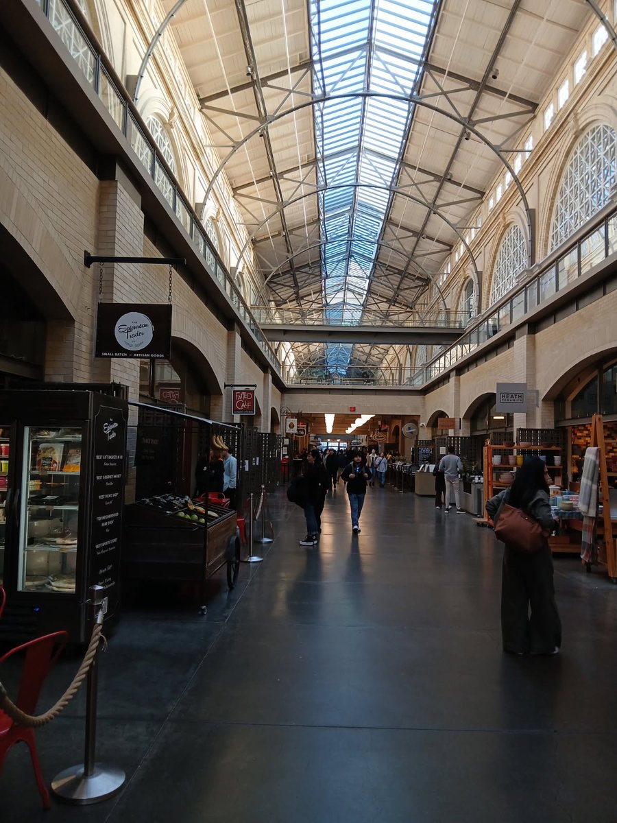 sxepunk3's tweet photo. The San Francisco ferry building is quite beautiful. Great day out. #SanFrancisco #ferry #ferrybuilding #waterfront https://t.co/AjT3oU7ffb
