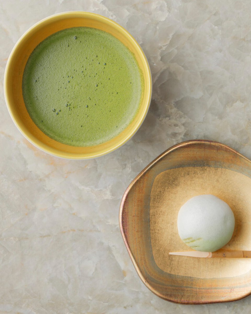 FSKyoto's tweet image. Experience a moment of Kyoto tradition at Fuju Lounge with our Japanese Sweet and Matcha Set. 楓樹にて、「和菓子と抹茶のセット」では、宇治抹茶「雲鶴」の奥深い味と、有識菓子御調進所「老松」とのコラボレーションによる丁寧に作られたオリジナル和菓子をお召し上がりいただけます。