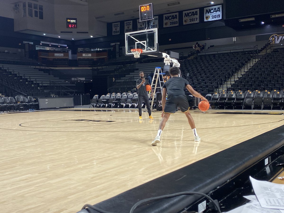 ZachJoachim's tweet photo. Jordan Tillery your last VCU player in the Siegel Center tonight. Freshman wing stayed back to get shots up after 71-62 loss to Saint Louis @RTDSports https://t.co/zg1mf2ZglA