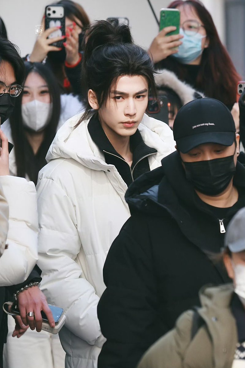 linghearchive's tweet image. 📸 260108 The Road To Glory Filming Day 1 cr: Puppy1230 

#张凌赫 #ZHANGLINGHE
 #归鸾 #TheRoadToGlory