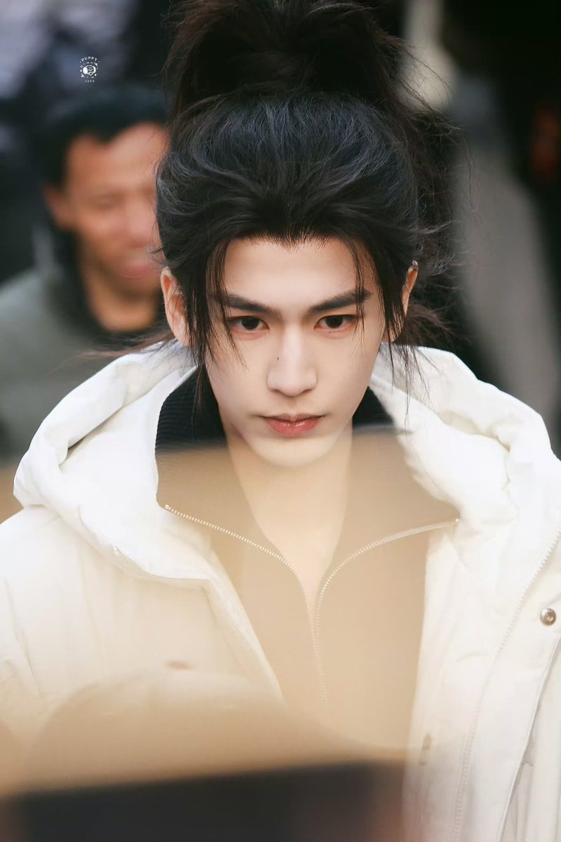 linghearchive's tweet image. 📸 260108 The Road To Glory Filming Day 1 cr: Puppy1230 

#张凌赫 #ZHANGLINGHE
 #归鸾 #TheRoadToGlory