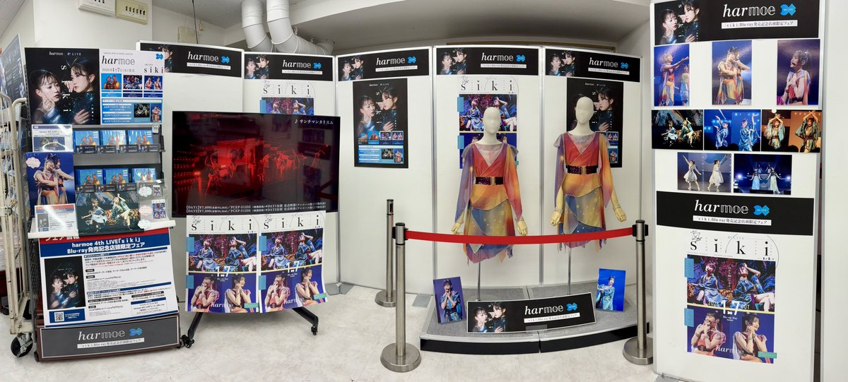 harmoeライブBD発売記念の衣装展や駅のサイネージ広告、先日フラゲ日に