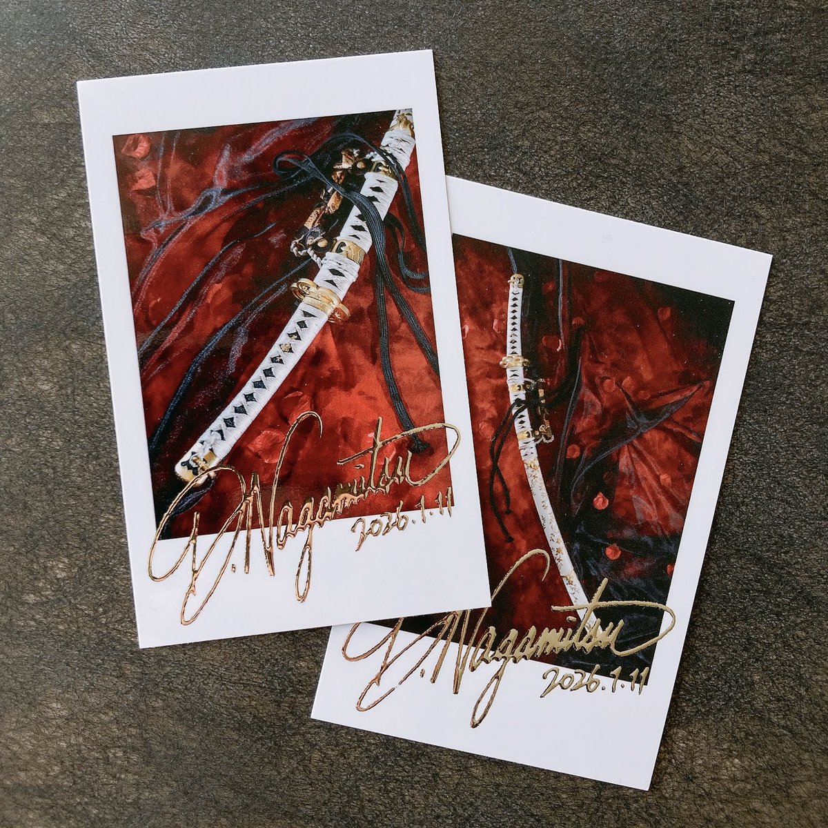 チェキっぽいやつが届きました 箔が光ってて思わずフフッとなりました