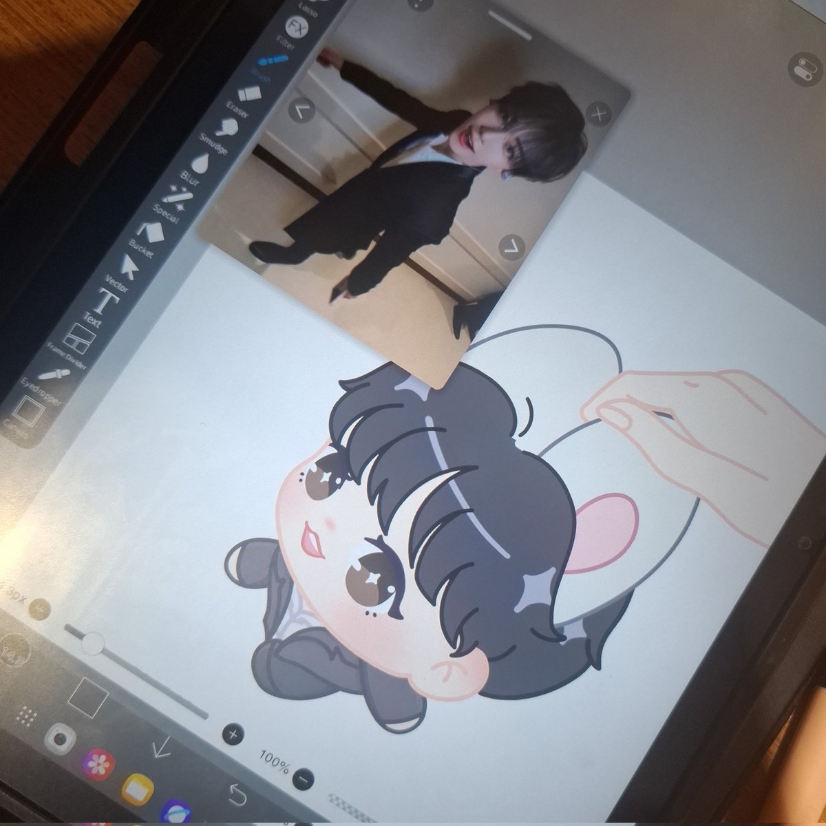 The pose and angle are killing me😭 helpppp😭😭