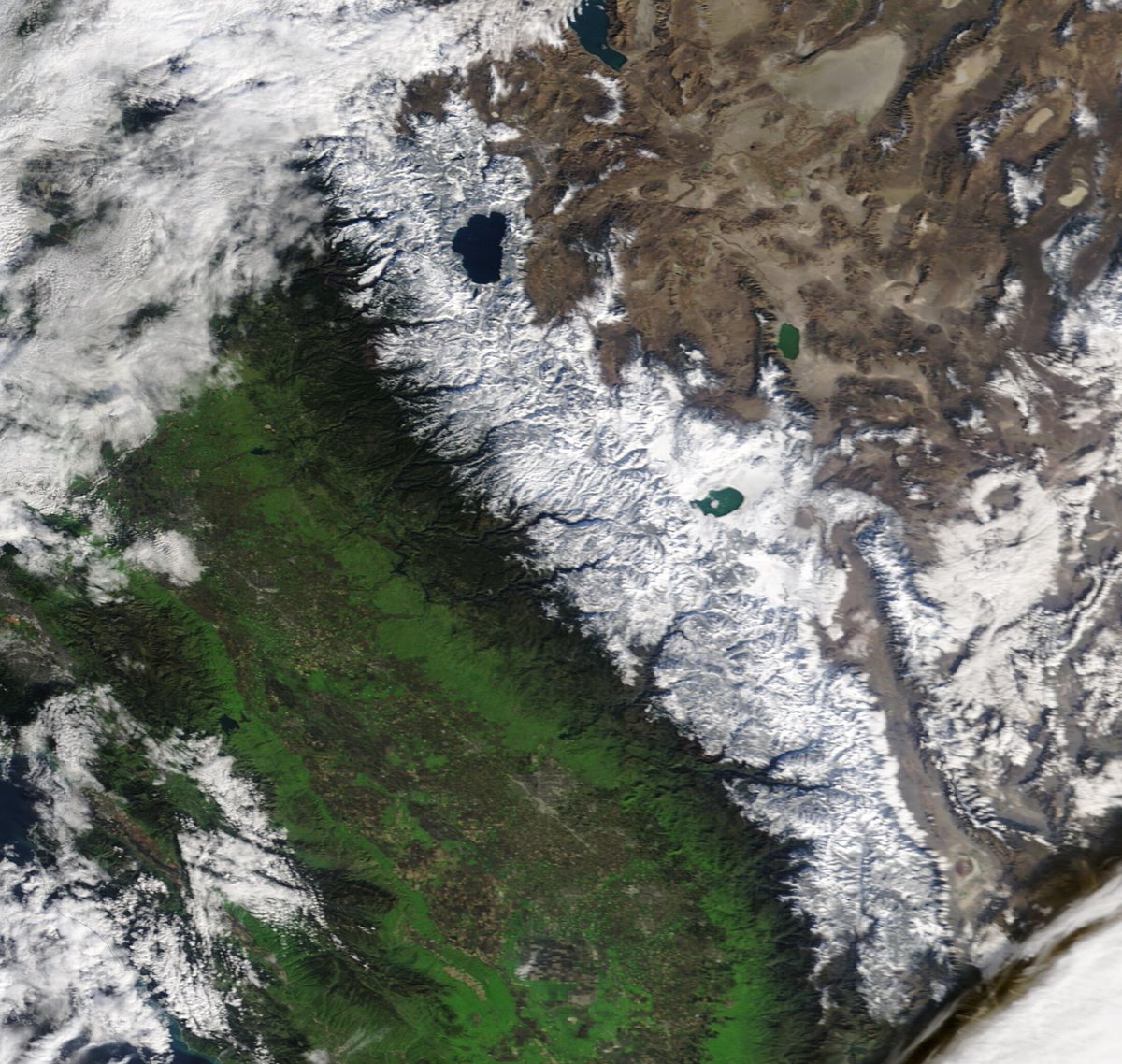 US_Stormwatch's tweet image. California state reservoir levels are now at 130% of normal, holding 7 trillion gallons of water. 

Remarkable.