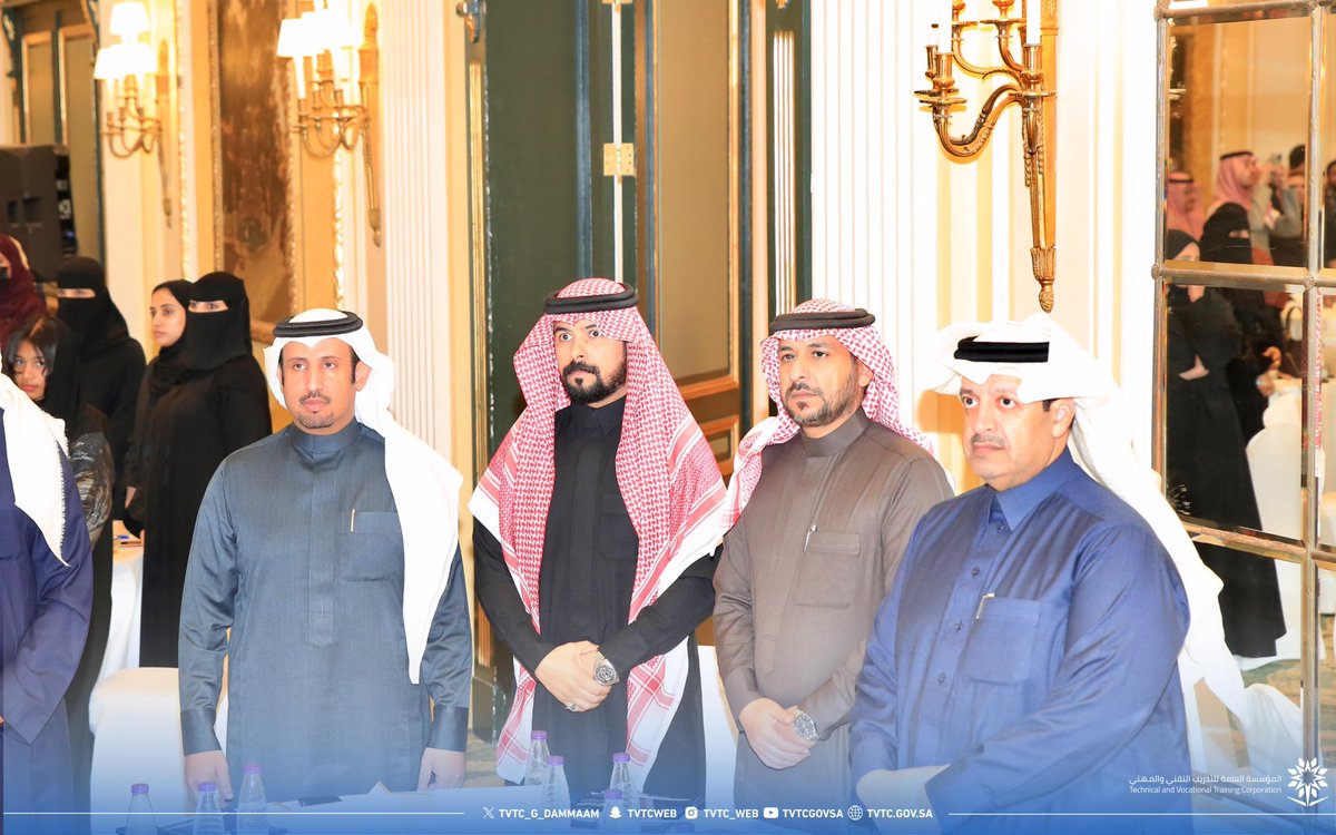 📌توقيع اتفاقية

في خطوة نوعية نحو دعم البحث العلمي وتنمية الكفاءات الوطنية، تم توقيع اتفاقية مشتركة بين جمعية الأبحاث الكيميائية والابتكار ممثلة برئيس مجلس الإدارة الأستاذ يوسف بن صالح المرزوق، والكلية التقنية بالدمام ممثلة بعميد الكلية الأستاذ نايف بن غازي العتيبي، وذلك بهدف