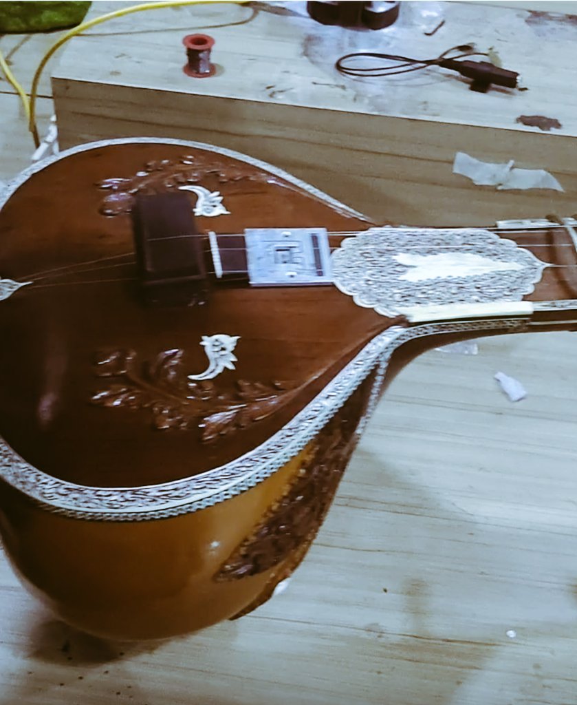 skools99's tweet photo. Introducing the Taraftar Rig: for "Muddy Taraf" problem. 🪕I’ve separated the physics to achieve True Isolated Sympathetic Resonance.
​• Body = Piezo (Woody/Dry)
• Taraf = Lace Alumitone (Magnetic/Shimmer)​Result: A clean melody + separate Ghost Drone channel. 👻​#SoundDesign https://t.co/Se631hMouB