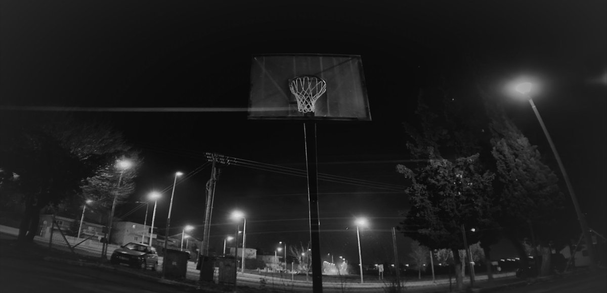 kryonoglou's tweet photo. An empty court under city lights.
Black &amp; white. Quiet. Powerful. 🏀

Sometimes the silence pushes you further.

#BlackAndWhite #UrbanPhotography #BasketballHoop #NightVibes #Cinematic https://t.co/fYhvMpy0c2