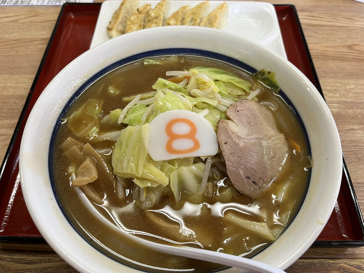 OakKing49's tweet photo. 石川県能美市
8番らーめん手取店
野菜らーめん味噌　8番セット
北陸のソウルフードらしいです
野菜たっぷりで染み入る〜
#北陸グルメ #8番らーめん https://t.co/w6GbROxFP7
