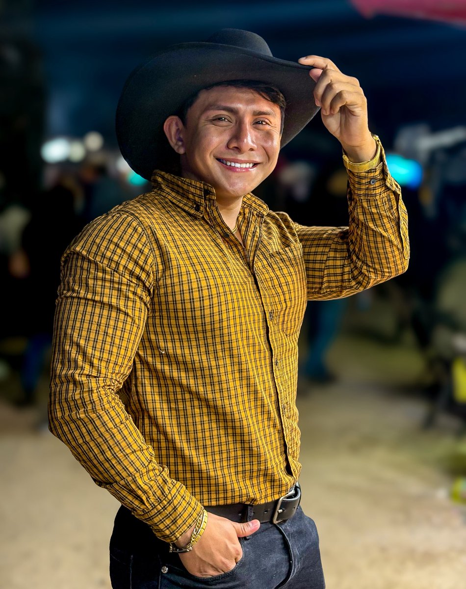 C R H I S tweet media