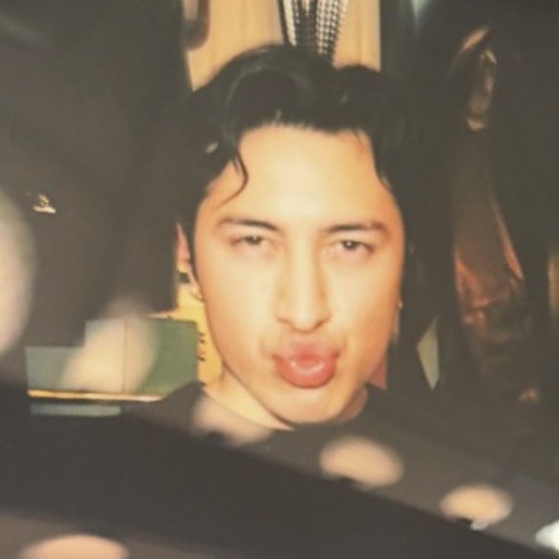 gothiclassic's tweet image. cocky, pretty, freaky with whimsy… shit i’d hate him too