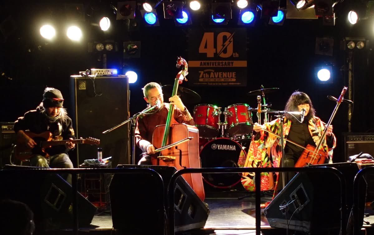 値下げしました 馬頭琴 大晦日と新年は箱根ガラスの森美術館 | 馬頭琴奏者 セーンジャー