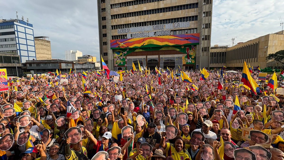 Gustavo Petro tweet media