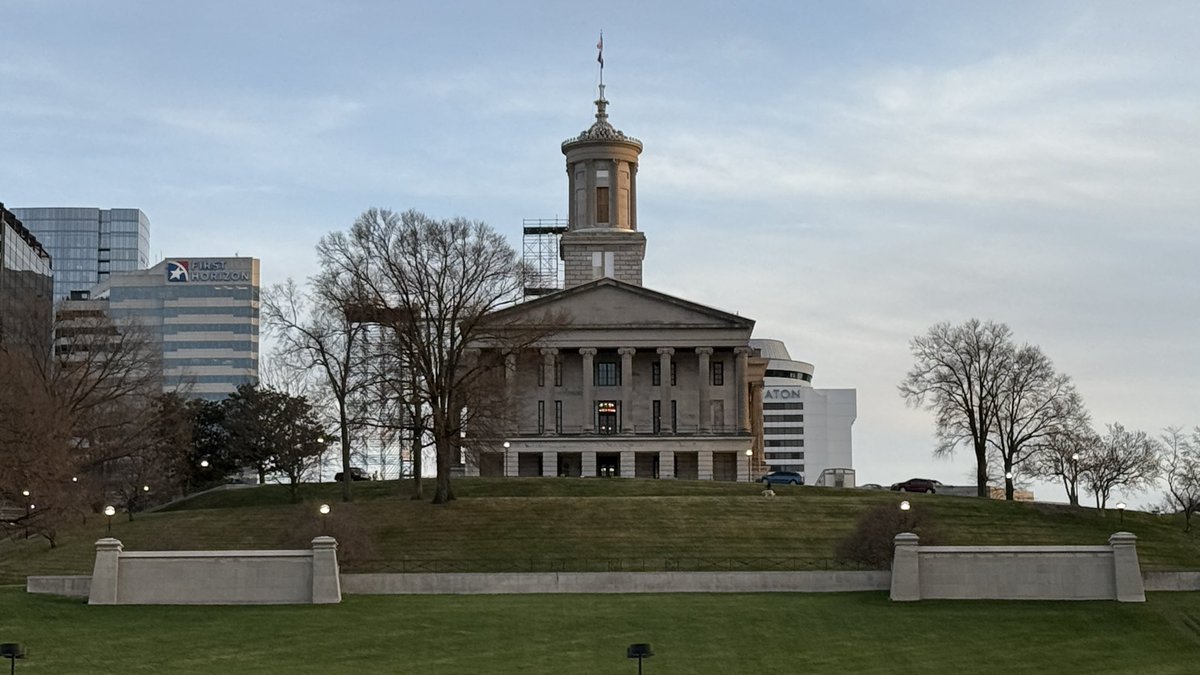 lead230's tweet image. Walked the grounds of the #Tennessee state capitol this evening. Very beautiful! President Polk continues to rest in peace! 📸 Lee Roberts #Landmarks