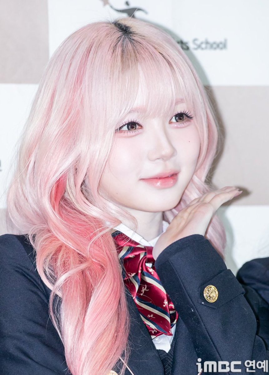 chaewon pics tweet media