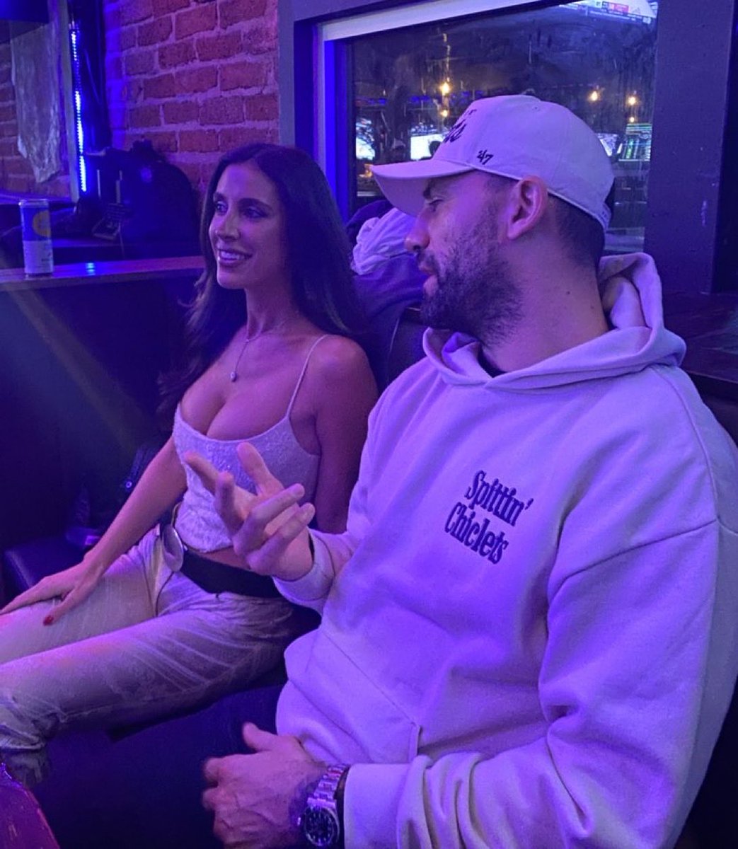 Viva La Stool tweet media