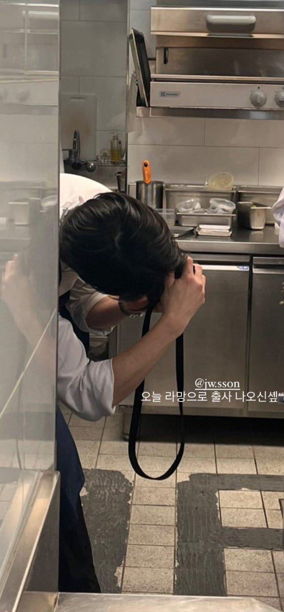 yuha570's tweet photo. 덩치봐라 손종원 피지컬이 레진 느낌낭낭한 남자 실존이라 마음 조아짐 막 우락부락한 느낌보다 딱 보기 좋은 든든 탄탄? 아 뭐라해 https://t.co/wX0bfV3scQ