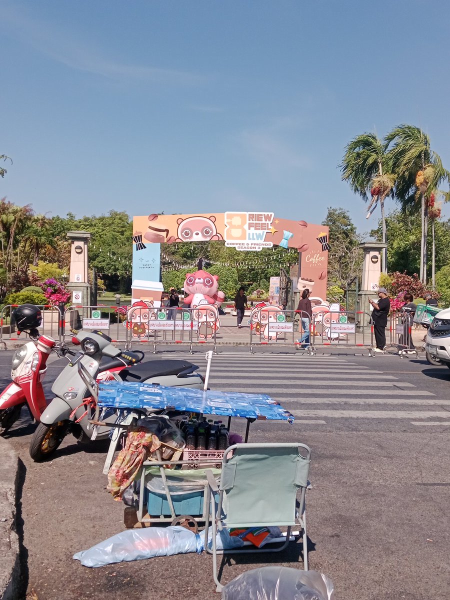 ยุ่นี่นะงานกาแฟสวนสมเด็จ..สาวๆๆคนไหนกินกาแฟแล้วอยากเพิ่มกิจกรรมทักมาได้นะ..ว่างงงงง