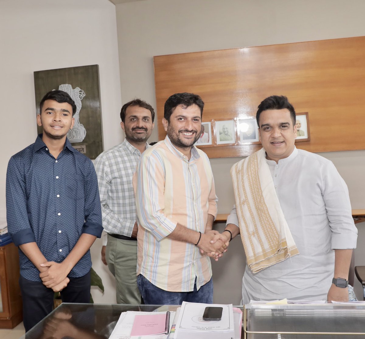 ivishalthacker's tweet photo. બાલ્યાવસ્થા થી જ રાષ્ટ્ર સેવામાં સમર્પિત, ગુજરાતવાસીઓની સેવામાં દિવસ-રાત કાર્યરત ગુજરાત સરકારના યુવા નાયબ મુખ્યમંત્રી શ્રી @sanghaviharsh જી ને જન્મદિવસની ખૂબ ખૂબ શુભકામનાઓ…

ઈશ્વર આપને ઉત્તમ સ્વાસ્થ્ય અને દીર્ઘાયુષ્ય પ્રદાન કરે તથા આપના નેતૃત્વમાં ગુજરાત અનેક સફળતાના સોપાન સર કરે તેવી પ્રાર્થના…