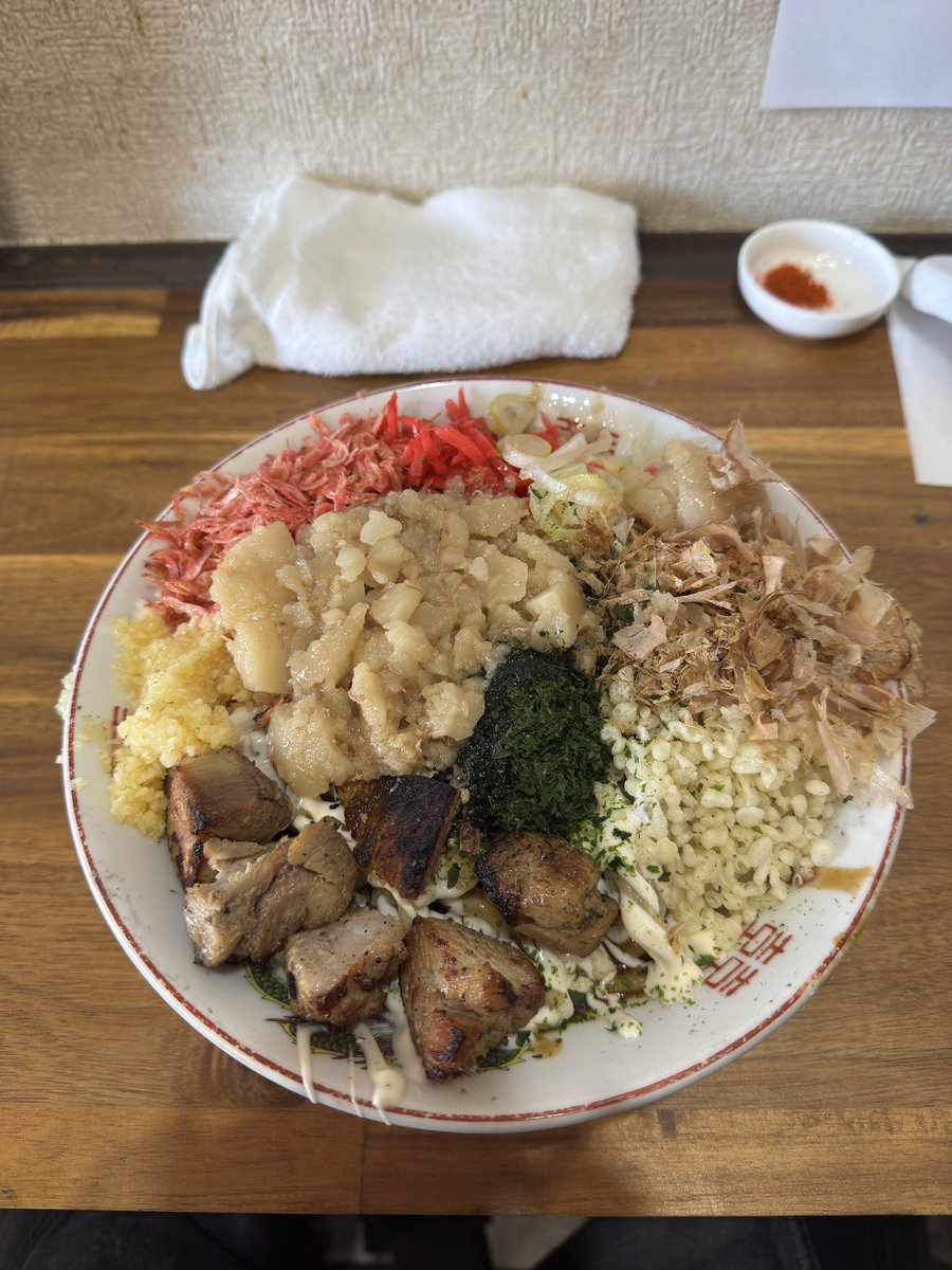 自家製麺まさき様
祭りだ！ぶっっとい屋台汁なし
〜お好み焼き仕立て〜＋干しエビ

店の中がラーメン屋じゃなくてお好み焼き屋の匂い😂
ぶっとい麺がソース、具材とこれでもかと絡んでめちゃ美味い！
卵が埋もれてしまうほどのトッピング量
最高でした👍
6周年おめでとうございます🎉
ご馳走様でした🙏