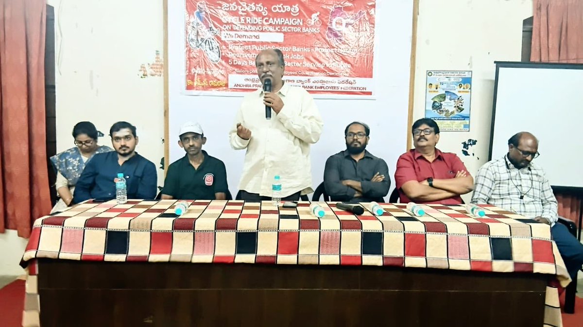 andhra_union's tweet photo. Our beloved G.S. Com. Udaya Kumar,Vice Pres.of APTBEF Com. Ramana Prasad welcomed Com. Ramaraju in Nellore. A sp.meeting was held yesterday evening in Nellore wherein our leaders felicitated Com. Ramaraju garu
#JanaChaitanyaYatra 
#SavePublicSectorBanks
#5DayBankingNow https://t.co/Ie6bxfDQfs