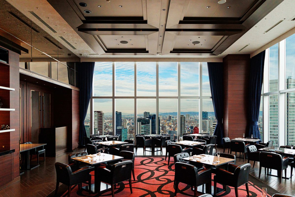 【SINC BISTRO｜大阪ノースゲートビル28F】 
地上150mの絶景で楽しむ苺のアフタヌーンティー🍓 
7種のチーズタルティーヌと7種の苺ミニャルディーズを一皿で堪能 芳醇なチーズと苺の甘酸っぱさに包まれる贅沢なひとときを✨
期間：1/13〜2/28 
予約：yoyaku.toreta.in/lagunaveil-pre…