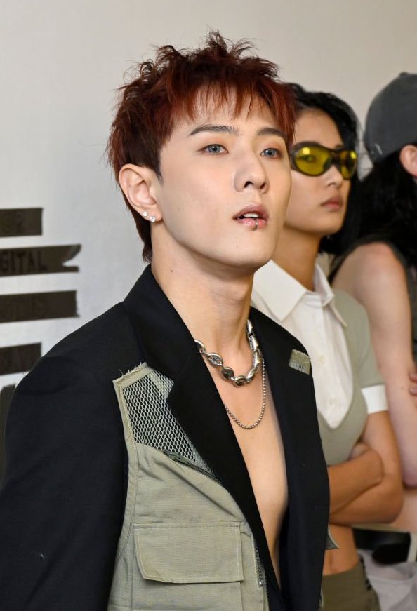 DAY 165/548
I can't be the only one that missing Donghyuk with lip ring on. 

#ServeWellDK #DONGHYUK #DK #iKON <a href="/D_dong_ii/">김동혁</a>