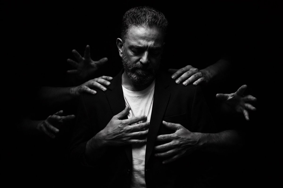 Raylan89's tweet image. -Surreal Fine Art Portrait 📸

- Chatgpt or Gemini Nanobanna Pro 🎨

#Bookmark + Follow for more INSANE AI prompts ↓

ADD PROMPT 👇
Black-and-white fine art portrait of a middle-aged man with a rugged face and short hair, wearing a dark blazer over a white t-shirt, standing