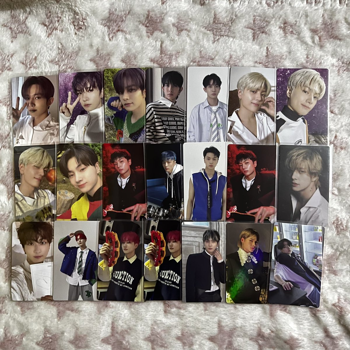 lhshaoprioz's tweet photo. ೀ wts lfb ✩°｡⋆⸜ ✮ ꒰ #avielable ꒱ 
  
( 🎧 ) . . enhypen pc   .ᐟ
☆ alt for prices
★ prio payo / 2 weeks w/ 30% nrdp
☆ onhand / shipping via jnt
★ mint condi still x for sensi

𓂃 reply / dm to claim

( 🔖 enhypen heeseung jay jake sunghoon sunoo ni-ki pc photocard ph ) https://t.co/W5ExiW4Y6O