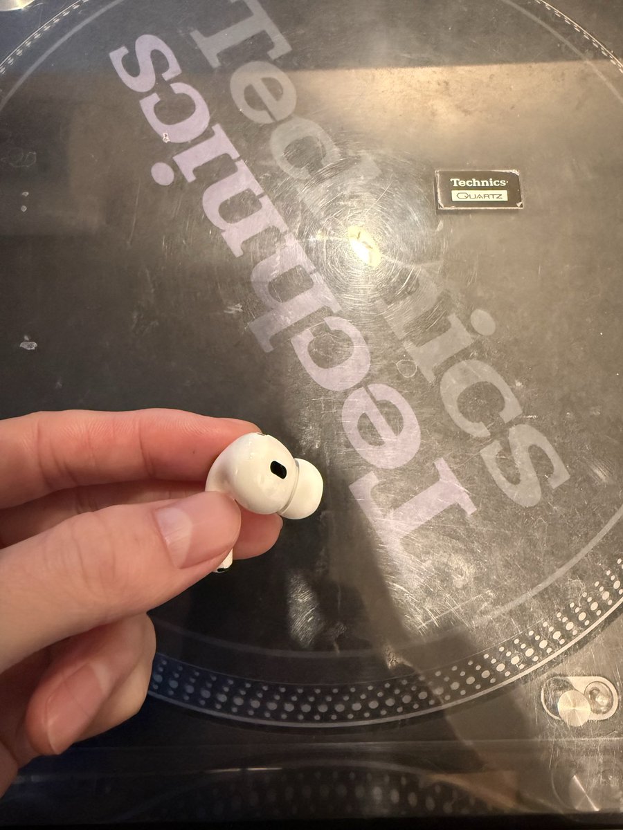 新年早々AirPods Pro2を無くし、交換品が届いた🤣💸 今後は無くさない