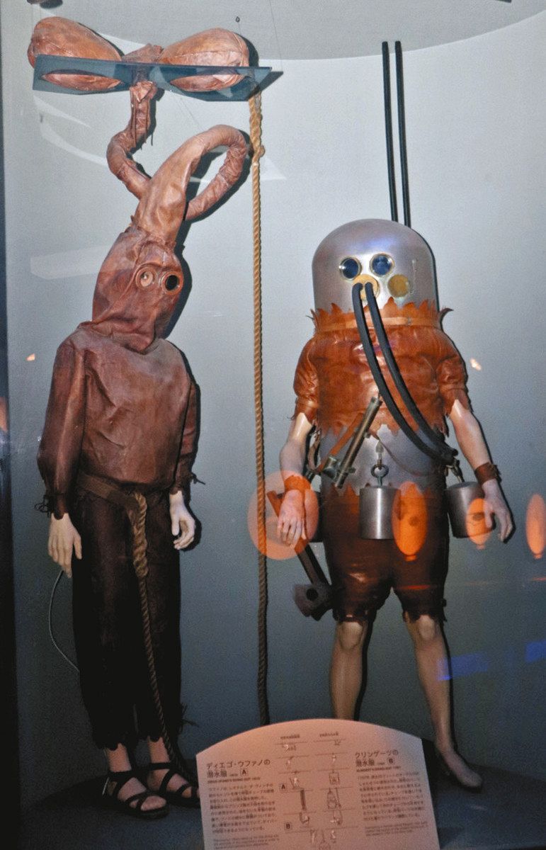 nanuno777's tweet image. ←名古屋港水族館の潜水服
ディズニーシーの潜水服→