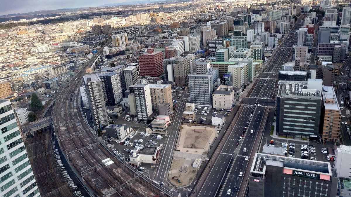 meoz's tweet image. そうそう、仙台行った時に念願のAERの31階展望テラス行けた
めっちゃ高かったフハハ！