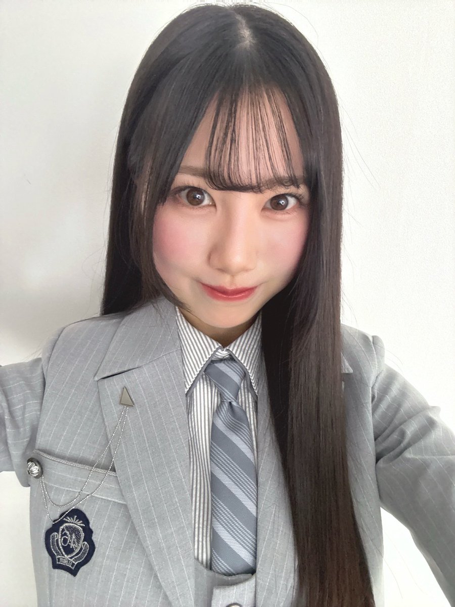 日向坂46 鶴崎仁香さん直筆サイン入り全身写真