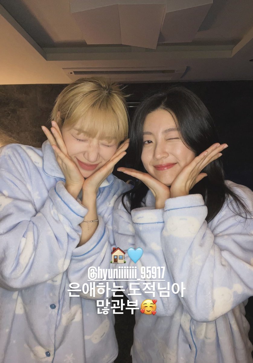 FallintotheBada's tweet image. 흰둥이 잠옷이였넹 귀엽따 ㅋㅋㅋ 💙🐶